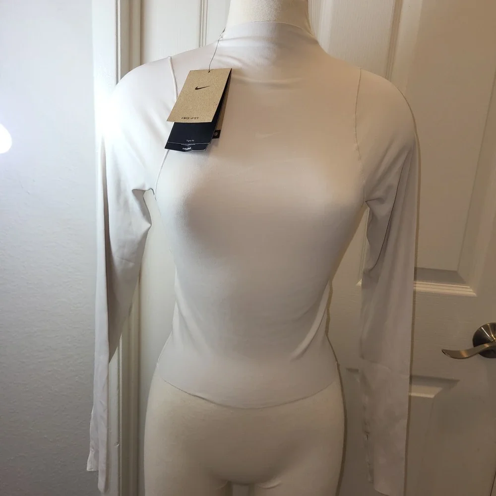 Nike One Dri-Fit Women's Long‎ Sleeve Tight Fit Beige Size Small MSRP $75.00